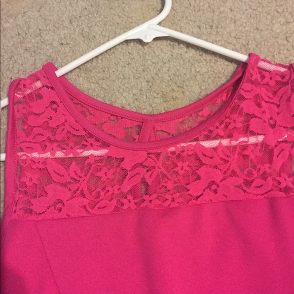 Hot pink lace peplum - Picture 4 of 5